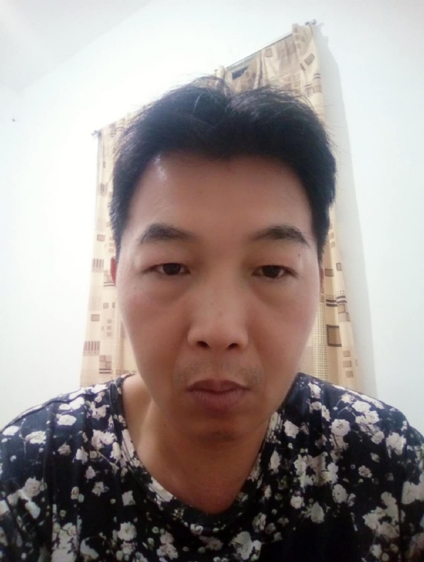 繁华哀伤的第一张照片--石狮相亲网