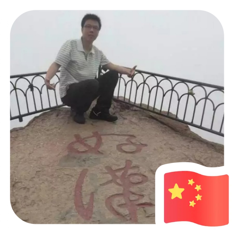 一只小虎牙的第一张照片--石狮相亲网